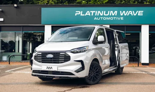 NEW / FORD TRANSIT CUSTOM FACTORY SPEC/ DCIV/ SWB / LIMITED / MOONDUST SILVER / PWA – EMK