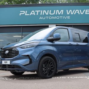 BRAND NEW / UNREGISTERED / FORD TRANSIT CUSTOM FACTORY SPEC DCIV / SWB / LIMITED / BLUE METALLIC / PWA - ELW