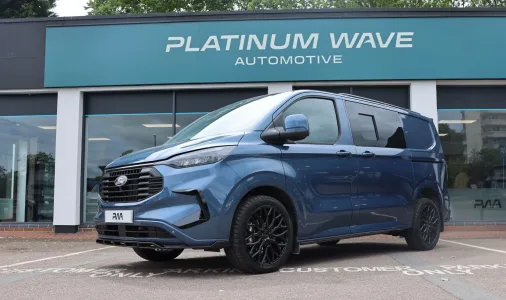 2025 / FORD TRANSIT CUSTOM FACTORY SPEC DCIV / SWB / LIMITED / BLUE METALLIC / PWA – ELW